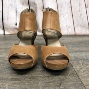Wonders- Women's wood heel, leather peep toe sandal's in soft brown.